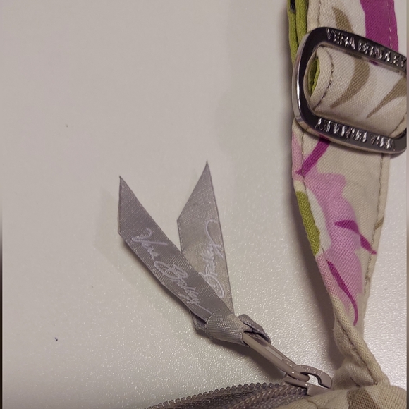 Vera Bradley adjustable shoulder bag, like new. - Picture 5 of 6